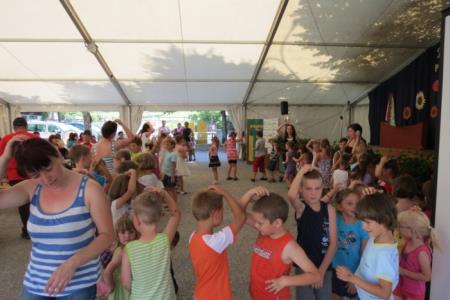 KNOBLEHARJEVO 2012- Otroški živ žav 8